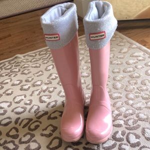 worn HUNTER BOOTS wo/ socks, -$10